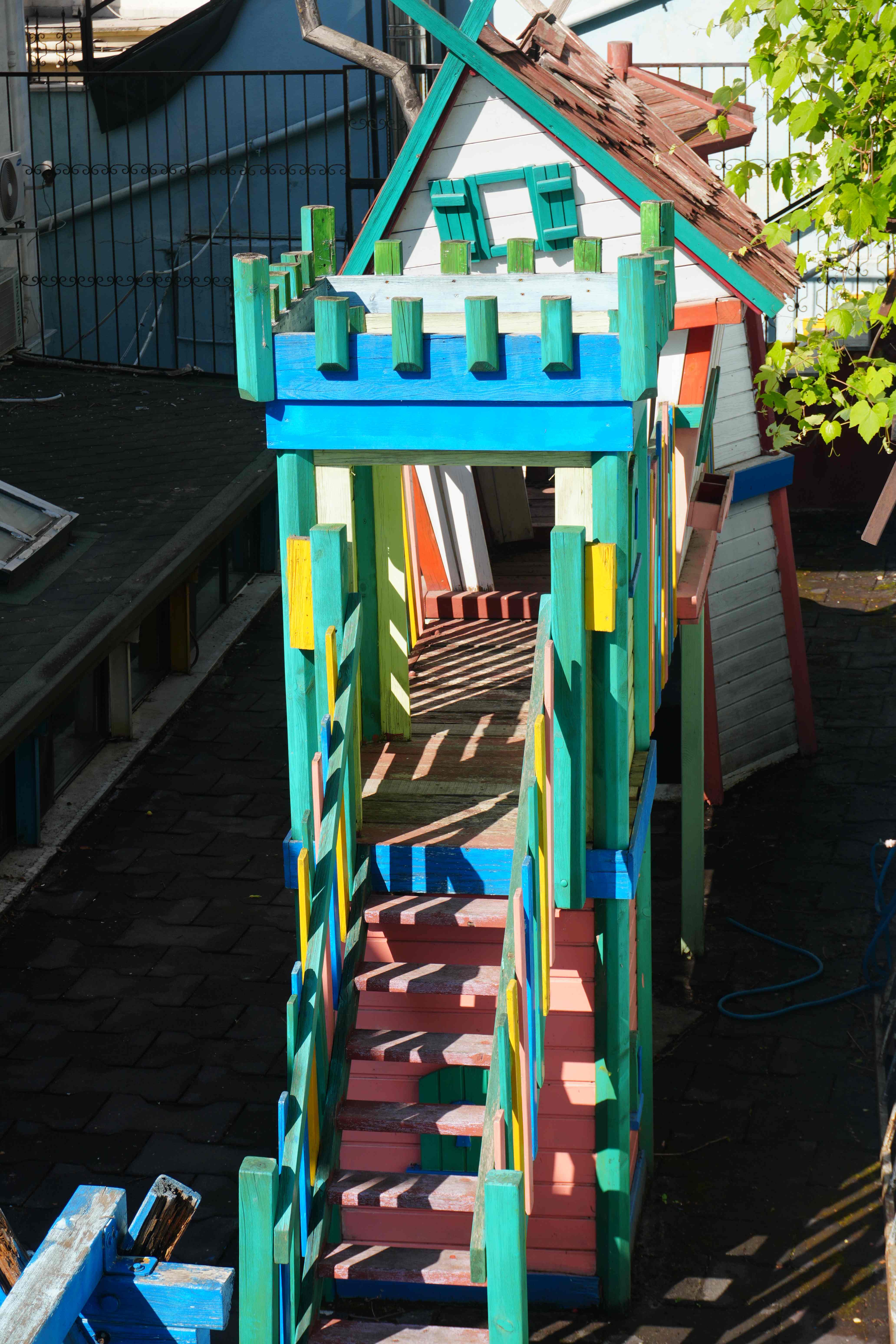 Özel Yeşil Zümrüt Anaokulu Ahşap Oyun Evi - Güvenli Oyun Alanı